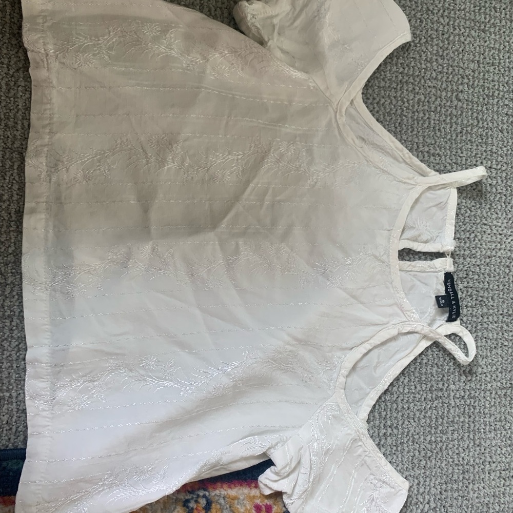 super cute flowy cold should summer top!!
